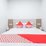 Oyo 92771 Hotel Marina Andalas