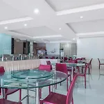 Oyo 92771 Hotel Marina Andalas