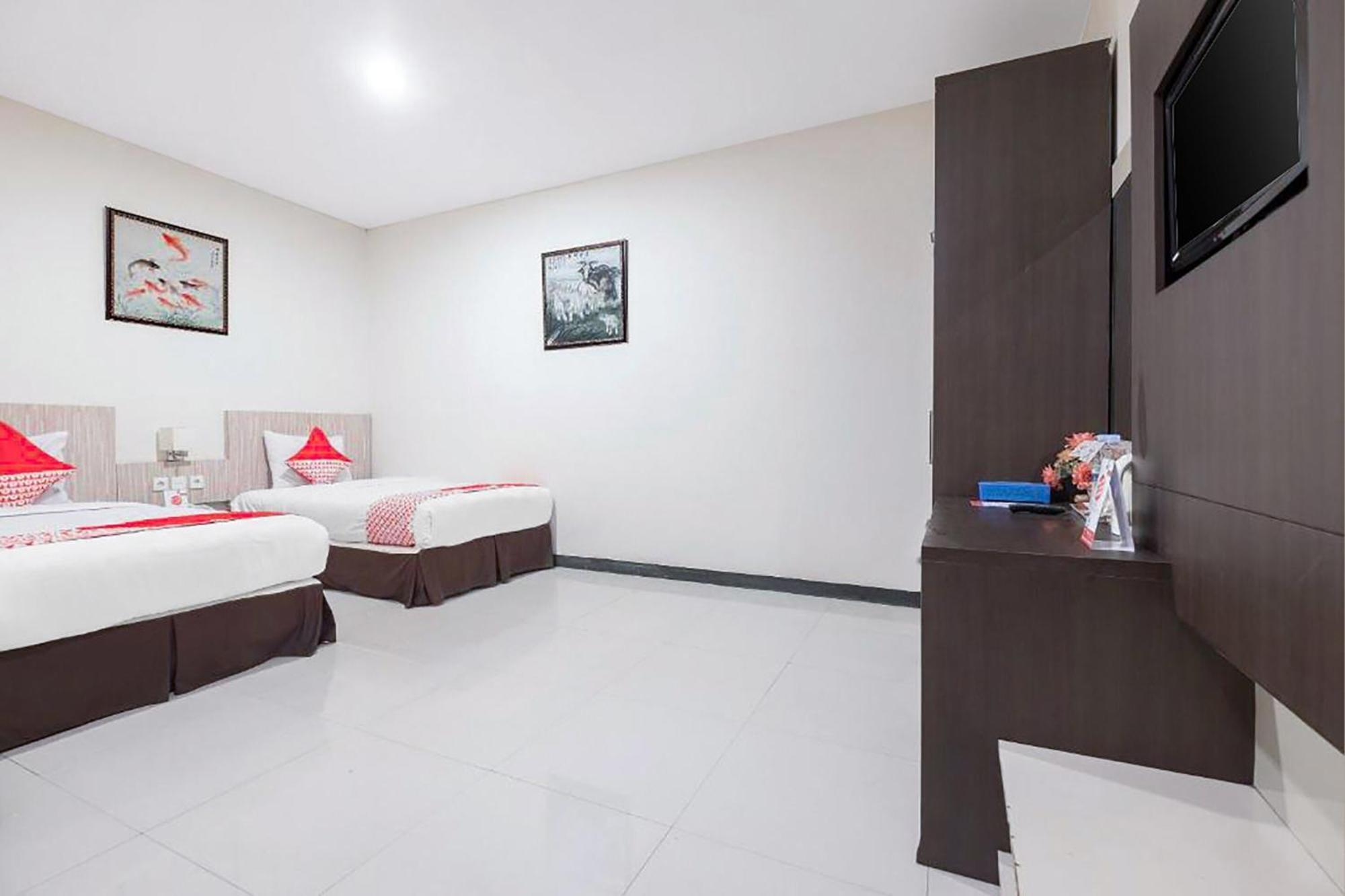 Oyo 92771 Marina Andalas Hotel