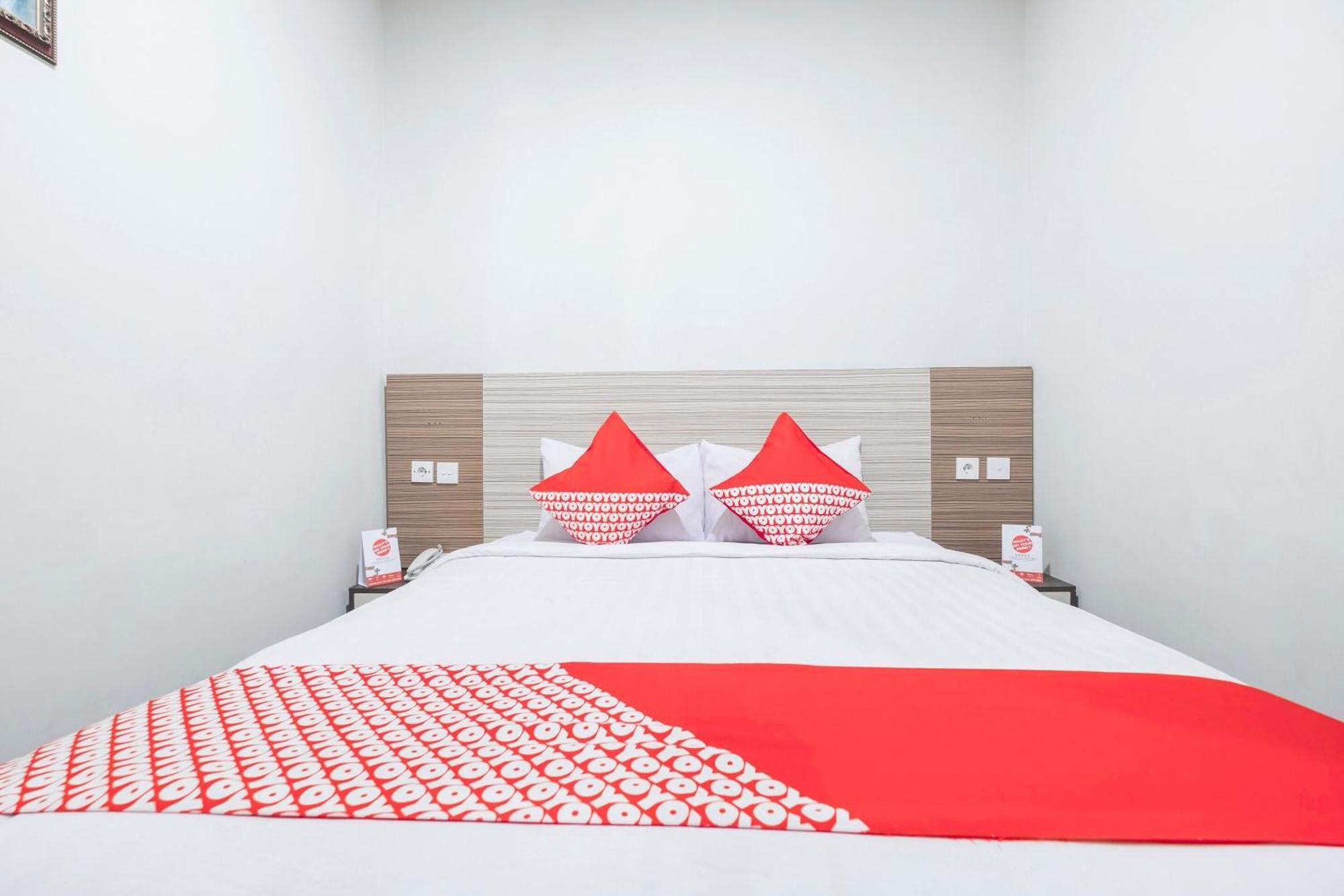 Oyo 92771 Marina Andalas Hotel 2*