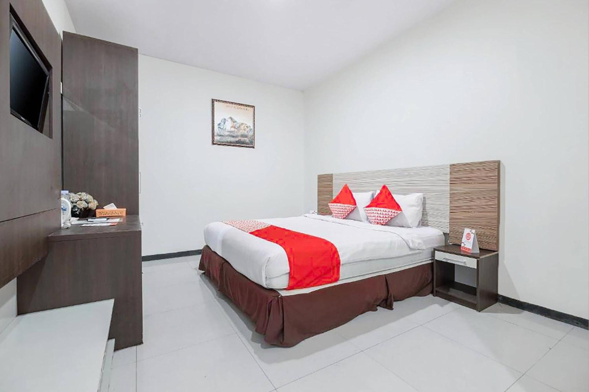 Oyo 92771 Marina Andalas 2*